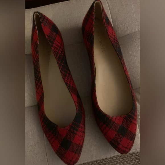 Gorgeous red and black plaid tartan flats from Talbots size 9.5 wide. Never worn - Picture 3 of 4